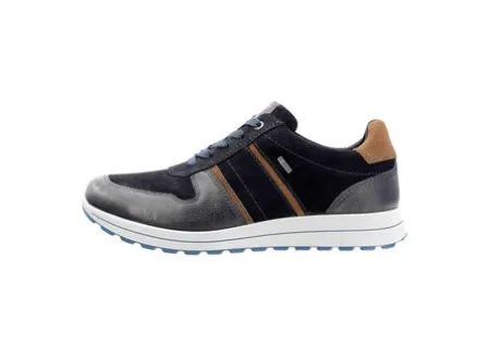 Ara 112450922B- Trainer.